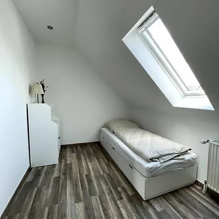 Schone, Moderne Mit Parkplatz Apartmán *
