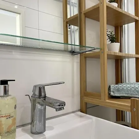 Schone, Moderne Mit Parkplatz Apartmán