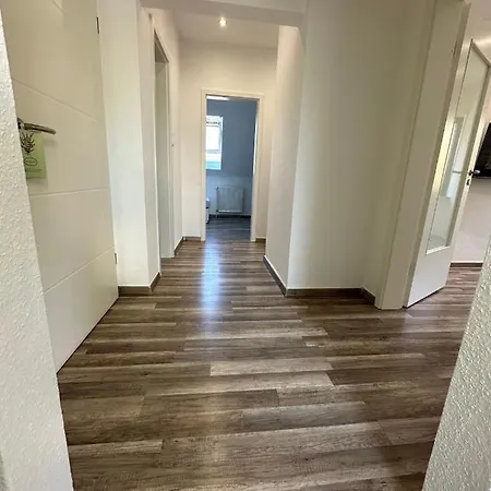 Schone, Moderne Mit Parkplatz *