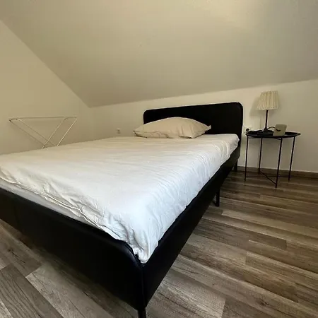 Schone, Moderne Mit Parkplatz Apartmán *